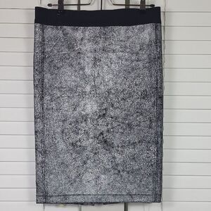Helmut lang cracked‎ paint lamb leather pancil skirt. Size 6